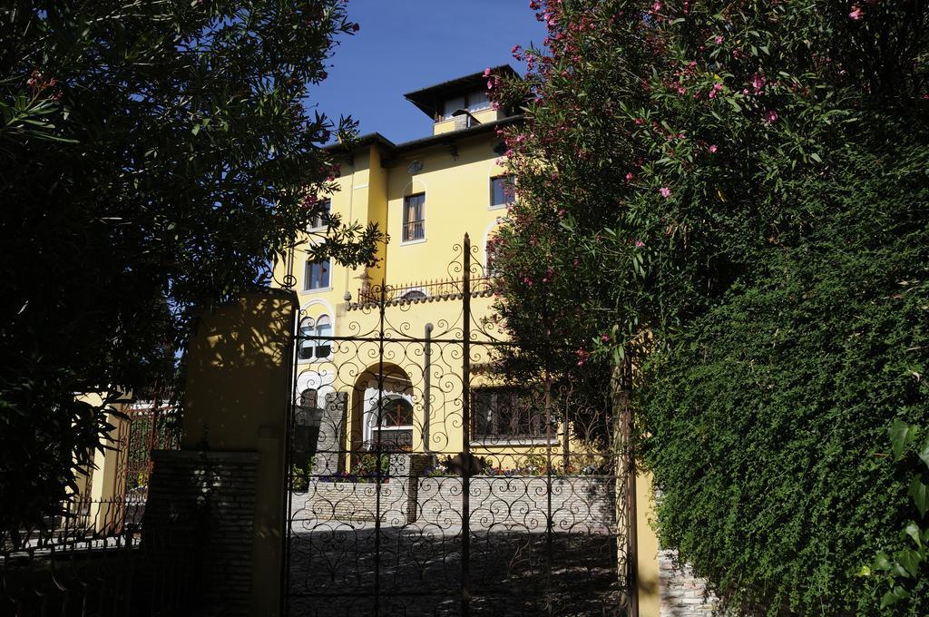 Villa Callas 16 Сирмионе Стая снимка
