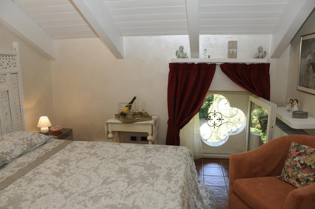 Villa Callas 16 Сирмионе Стая снимка